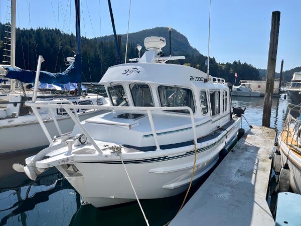 2002 Armstrong Marine Offshore Pilot 7600 26