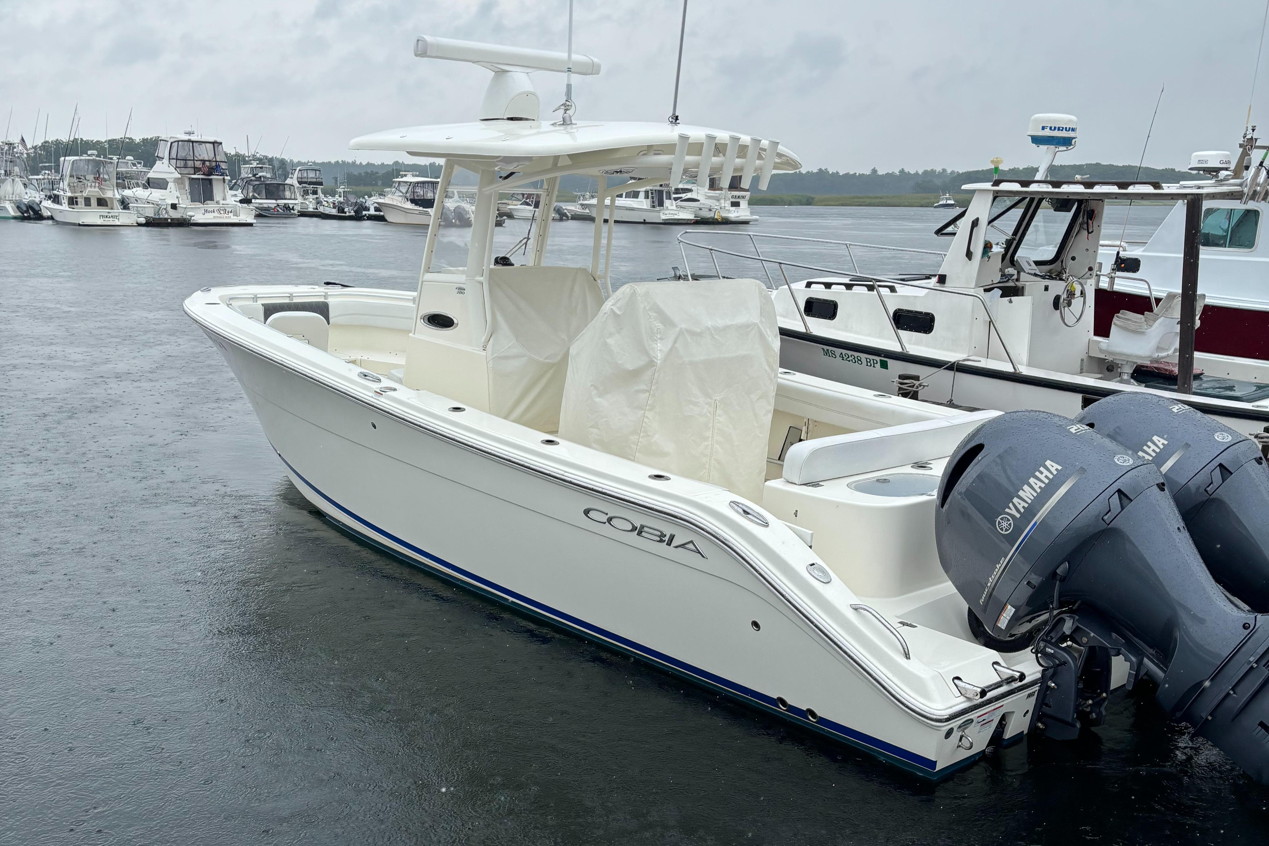 2021 Cobia 280 CC