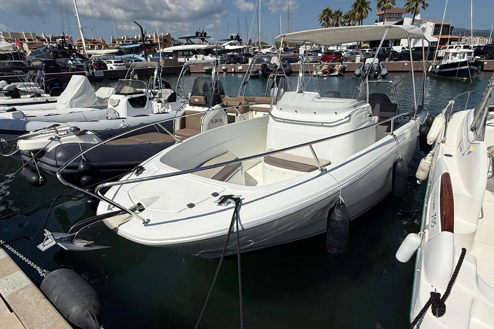 2016 Jeanneau Cap Camarat 7.5 CC SÉRIE 2