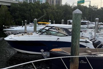 2022 Sea Ray Sundancer 320 Coupe Outboard