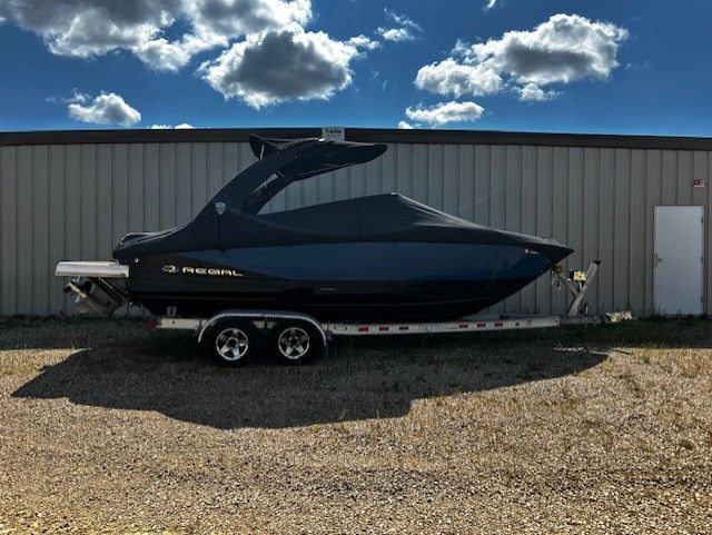 Regal 2300 Bowrider
