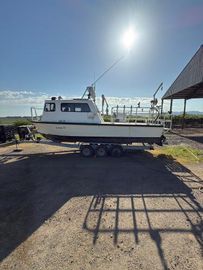 1975 Monark 30 Fishing Boat