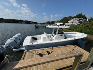 2021 Regulator 34 Center Console