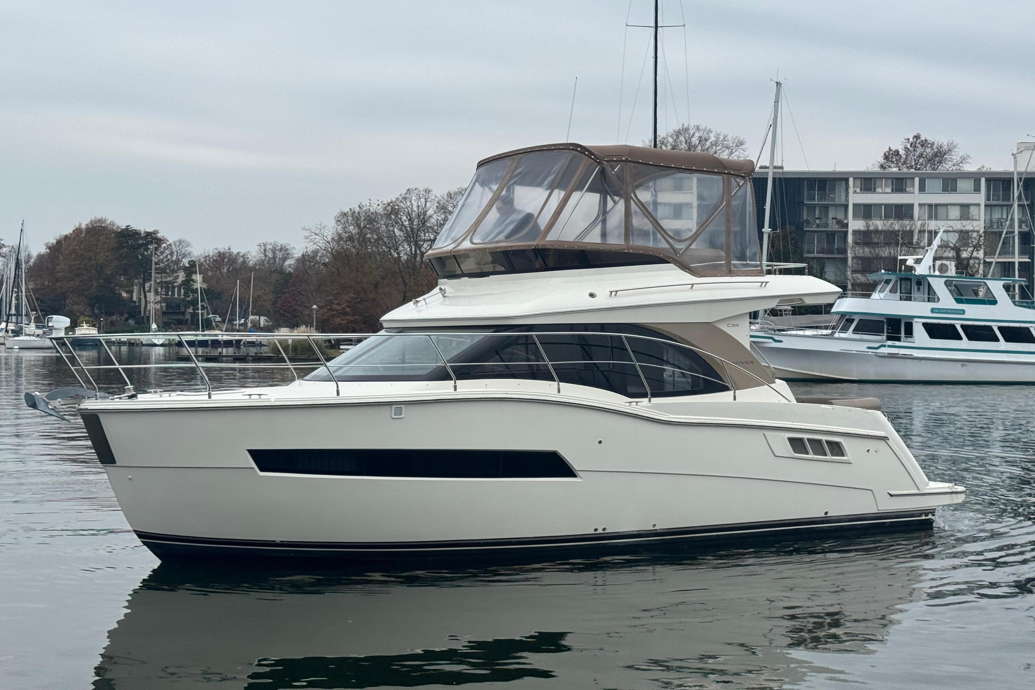 2016 Carver 34 Command Bridge