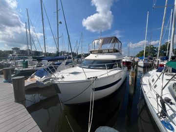 2016 Carver C34 Command Bridge