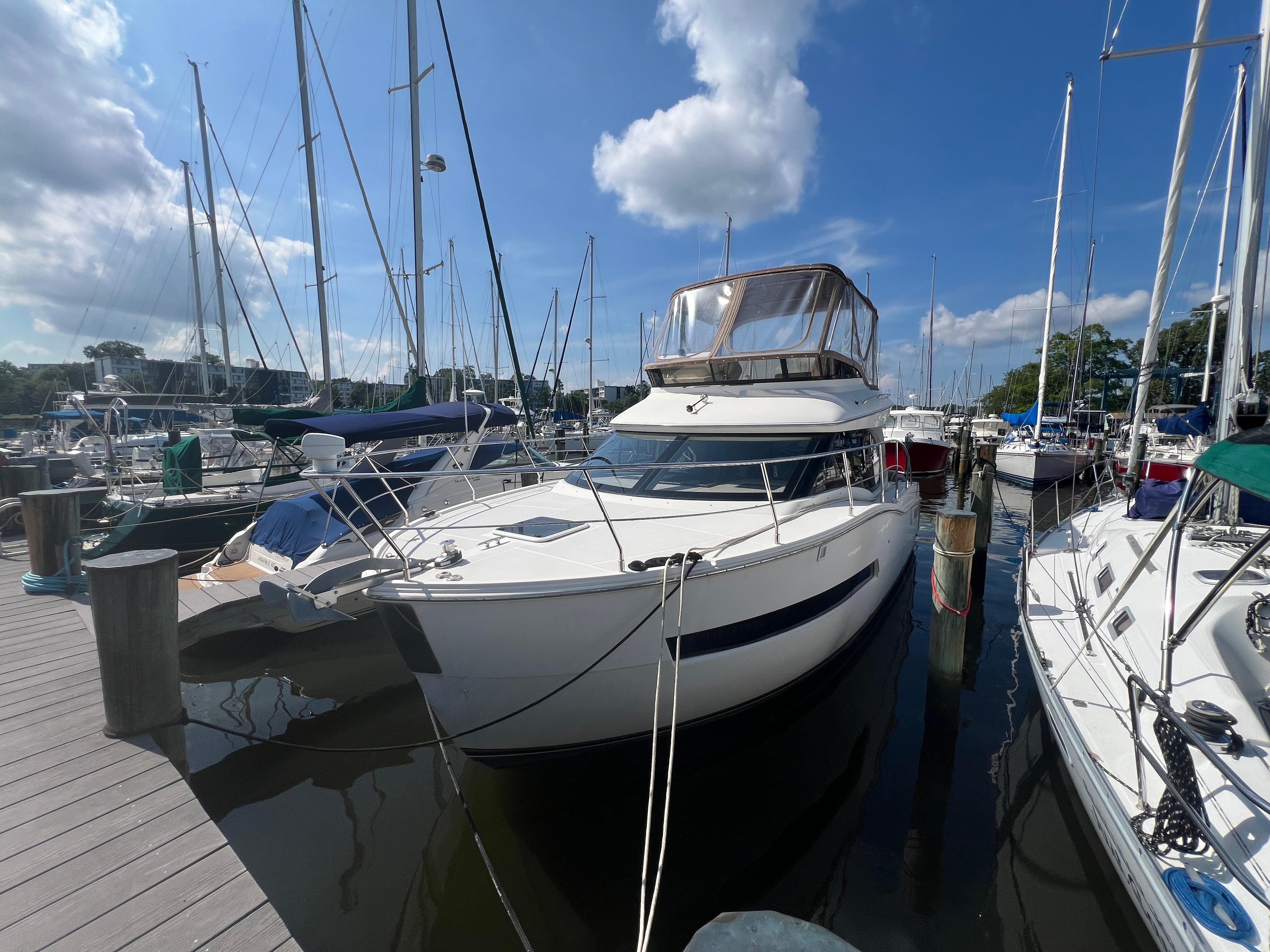 2016 Carver C34 Command Bridge