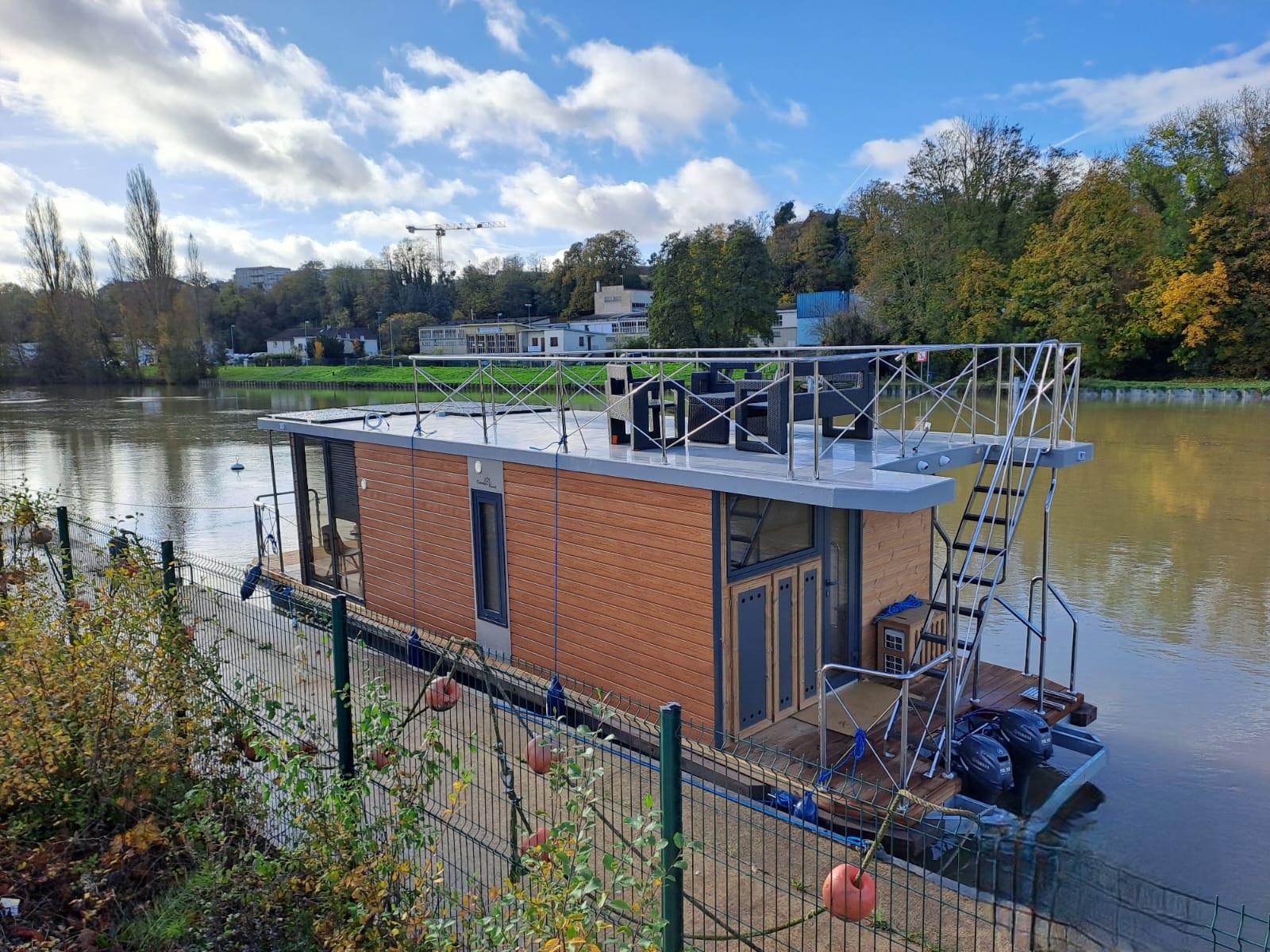 2024 Campi 360 Houseboat