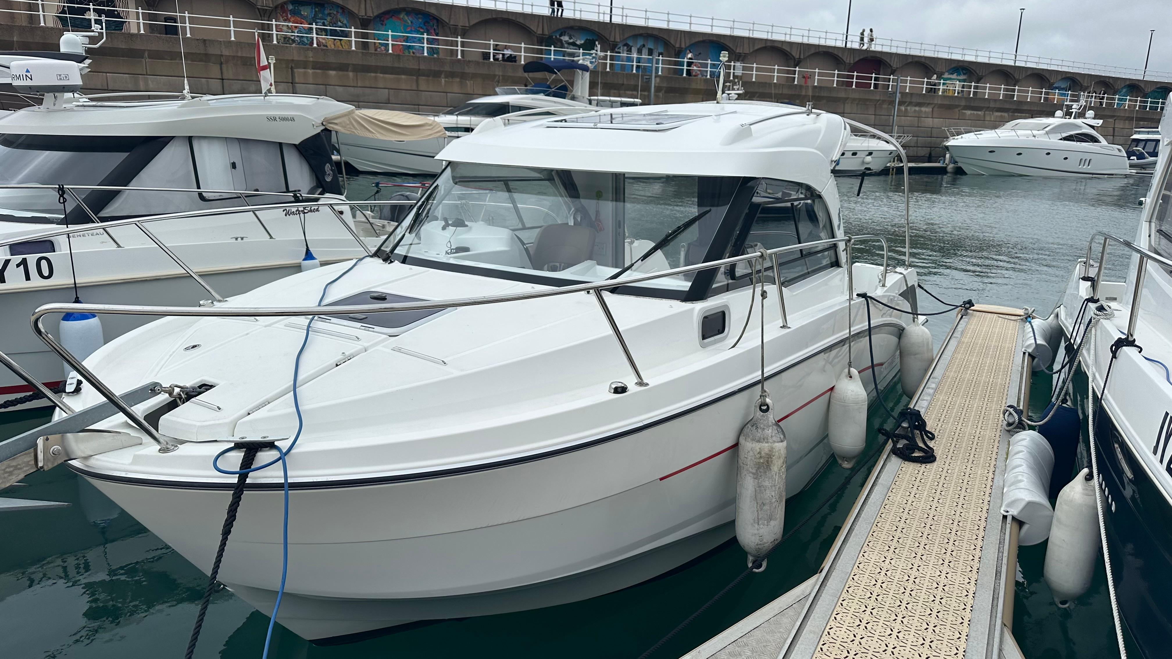 2018 Beneteau Antares 8 OB