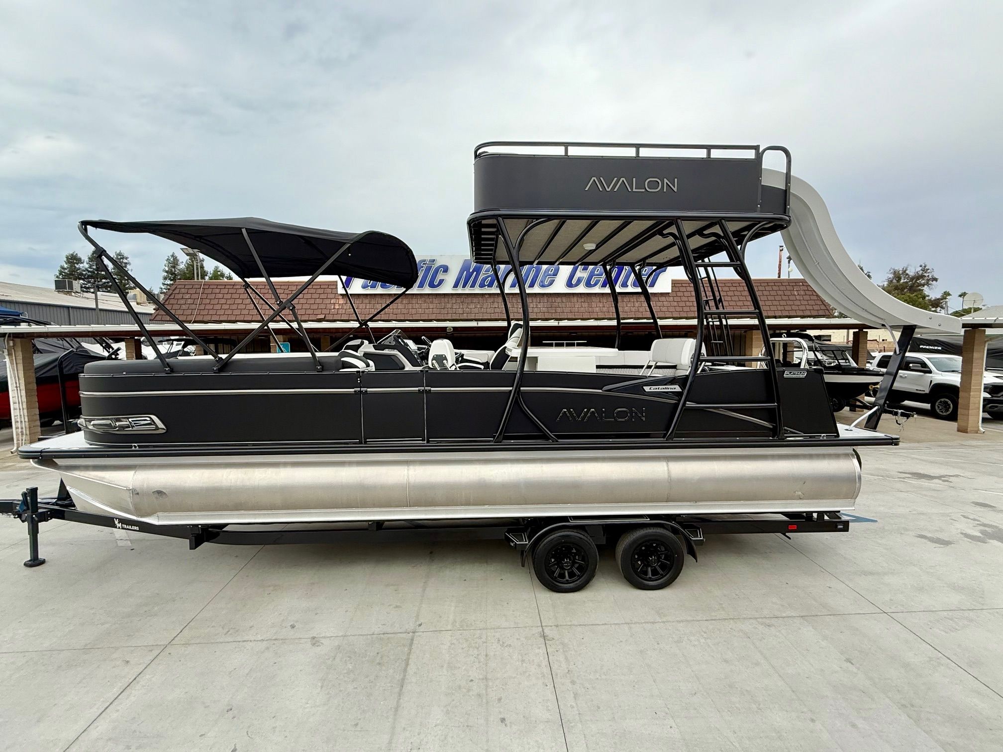 2026 Avalon 27' Catalina Platinum entertainer Funship w/ 250HP Mercury!