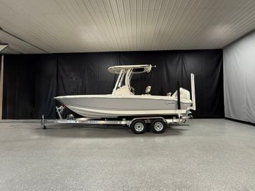 2026 Boston Whaler 220 Dauntless