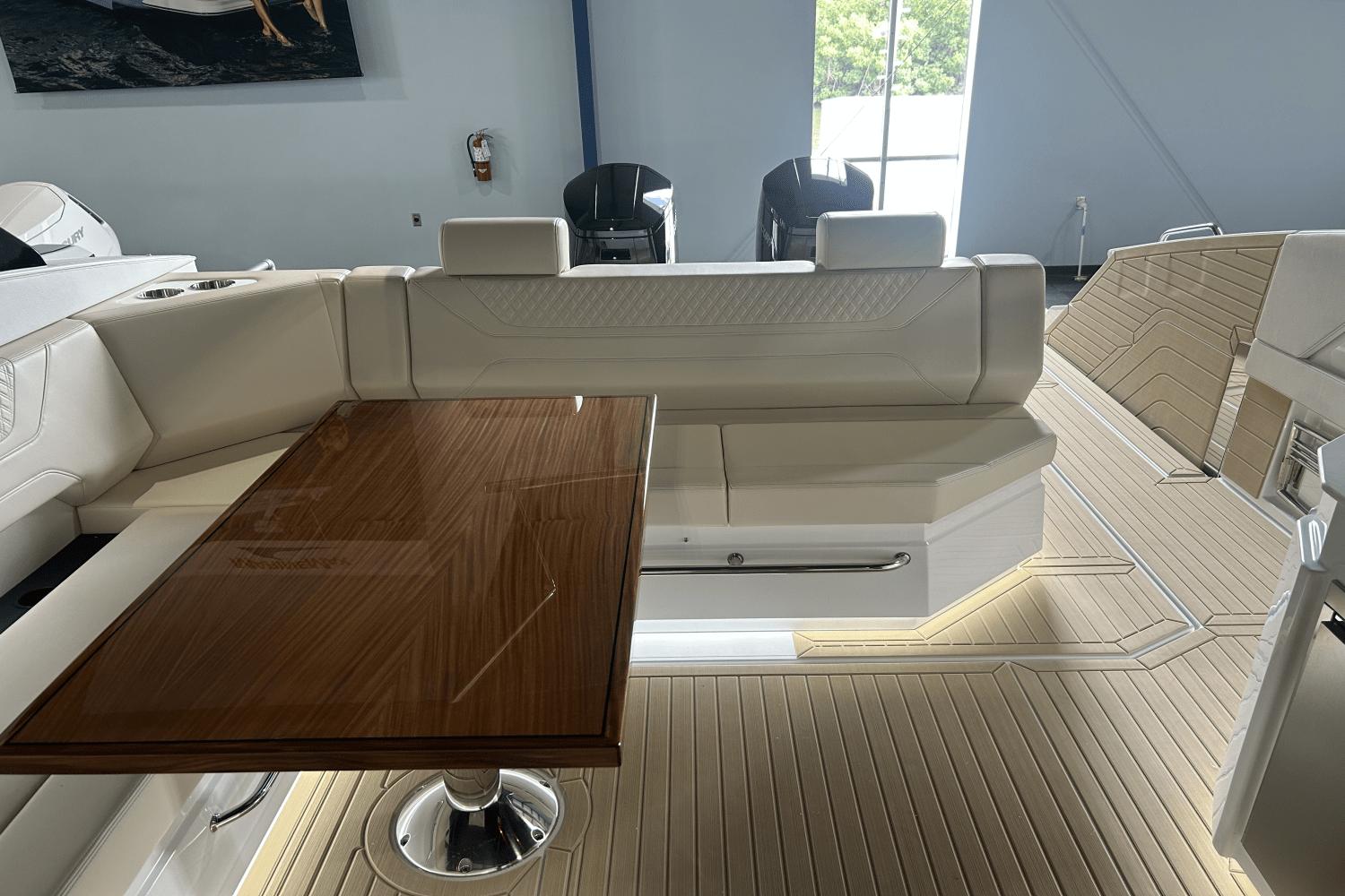Cruisers Yachts 42 GLS Outboard