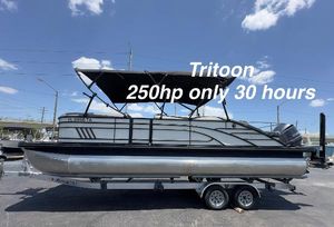 Bennington LX 24 Stern Lounge 2021 Bennington LX 24 Stern Lounge tritoon with 250hp engine, 30 hours use.