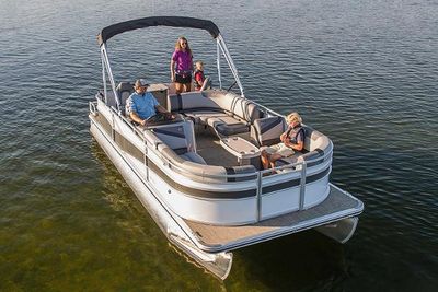 Crestliner 220 Rally FC Boat