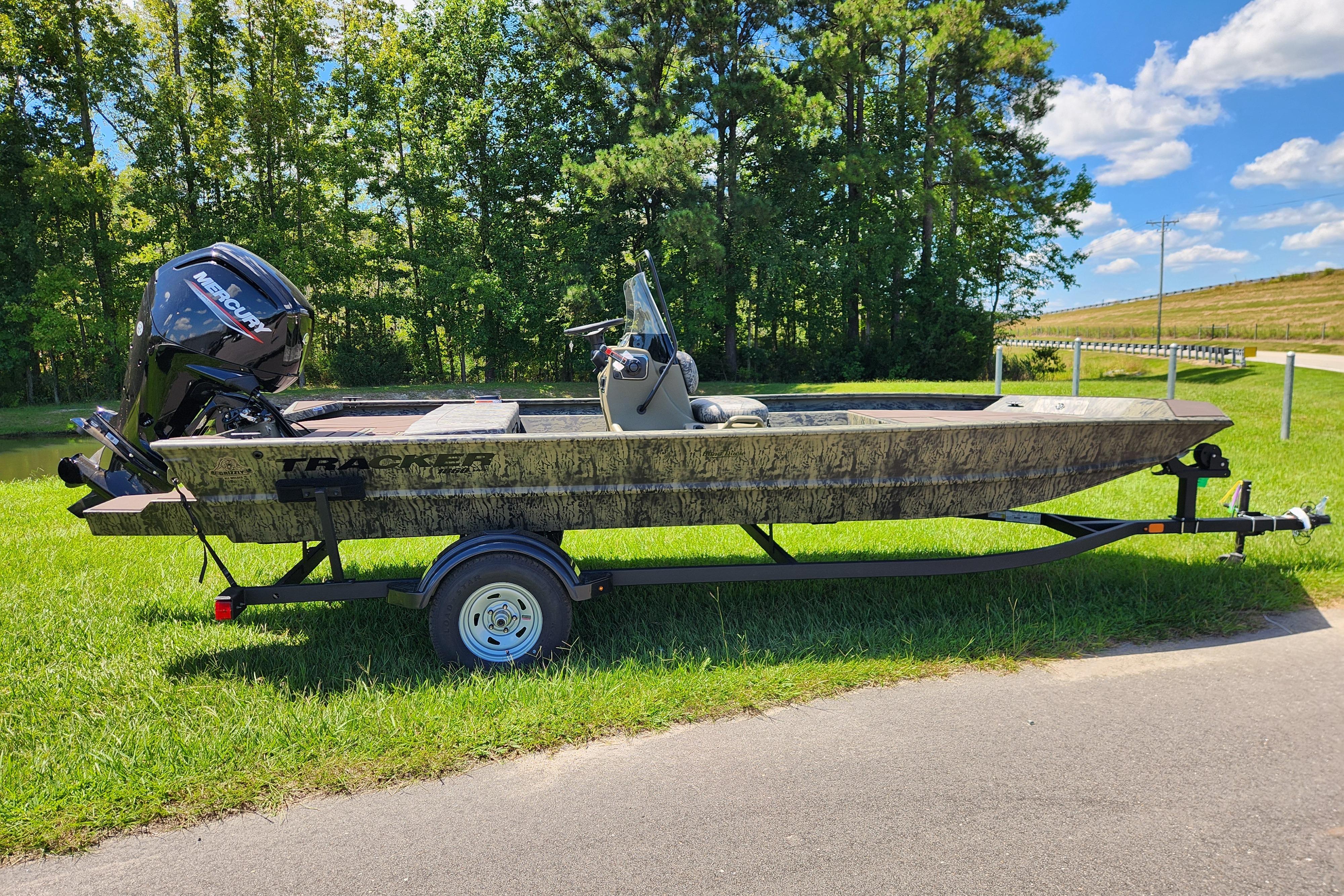 2026 Tracker Grizzly 1860 CC