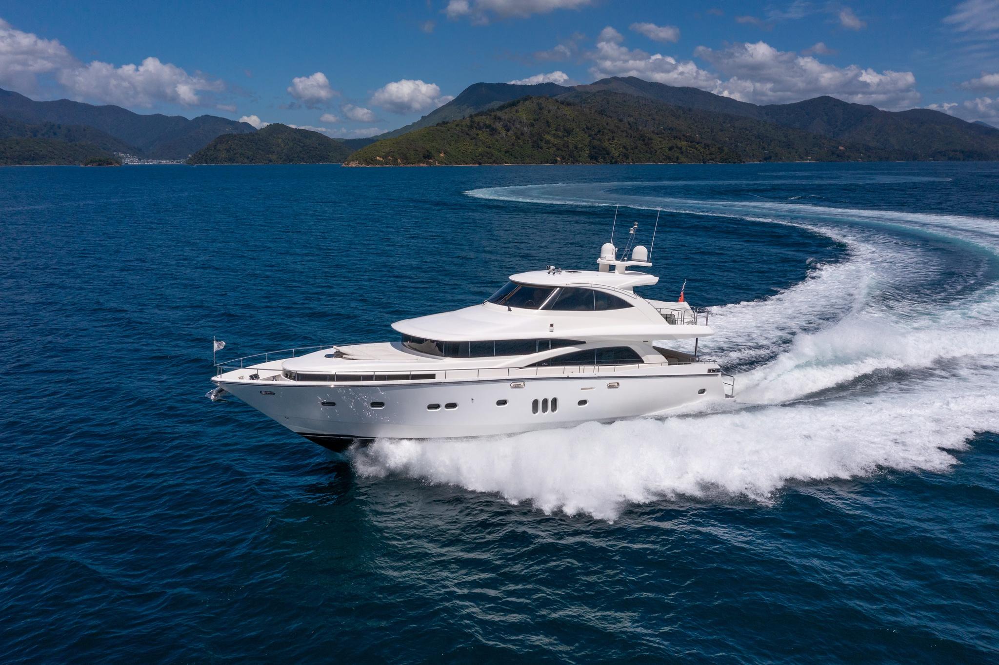 2008 Johnson 75 Motor Yacht