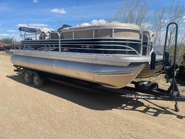 Sun Tracker SportFish 22 XP3 2023 Sun Tracker SportFish 22 XP3 pontoon boat on trailer.