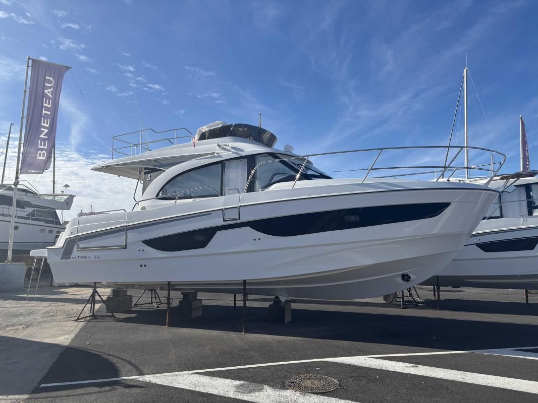 2025 Beneteau Antares 11 Fly OB