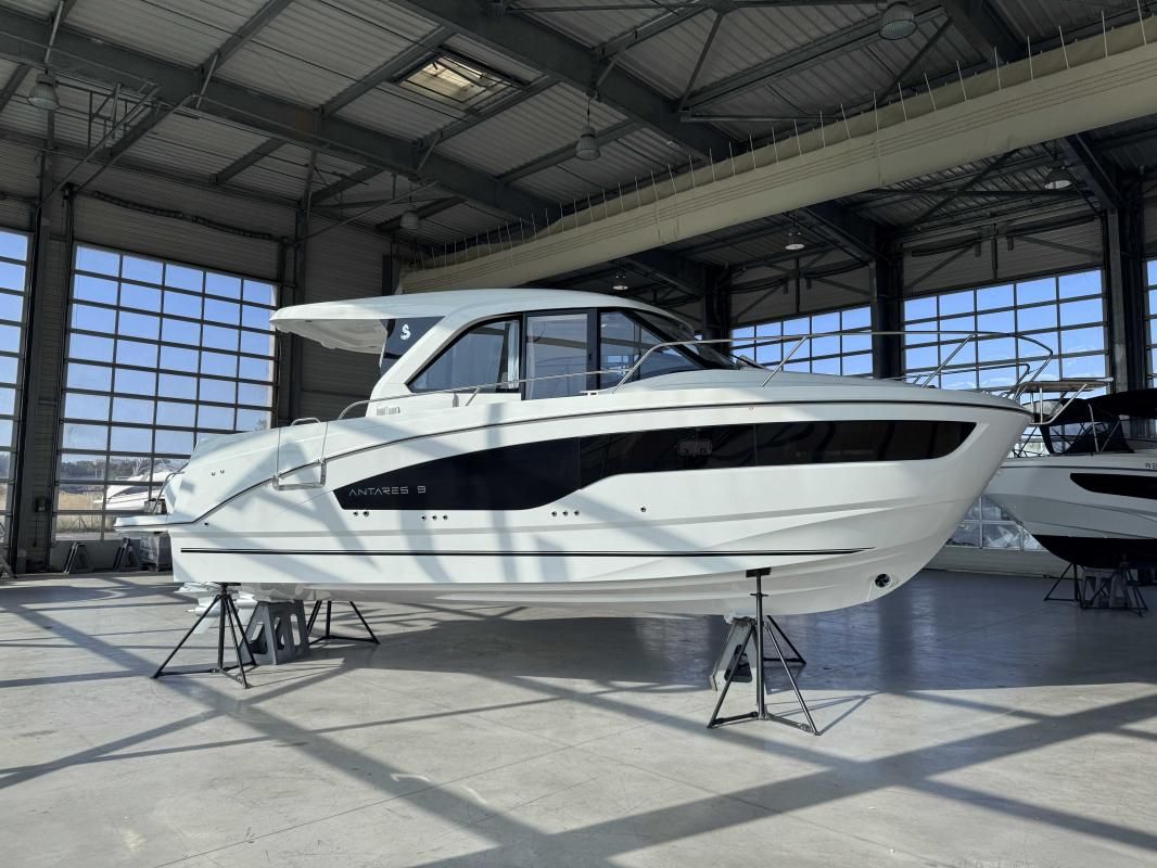 2025 Beneteau Antares 9 V2