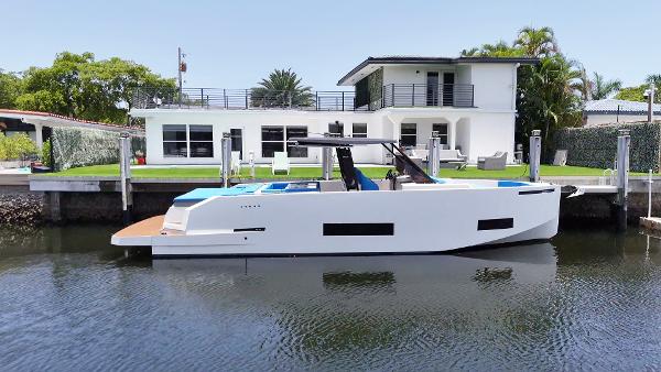 2021 De Antonio Yachts D42