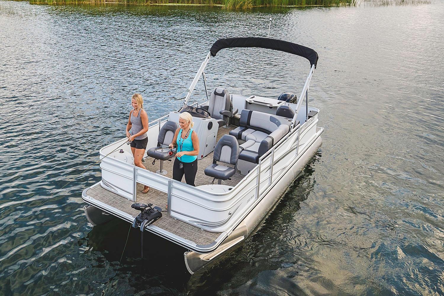 Crestliner Boat image