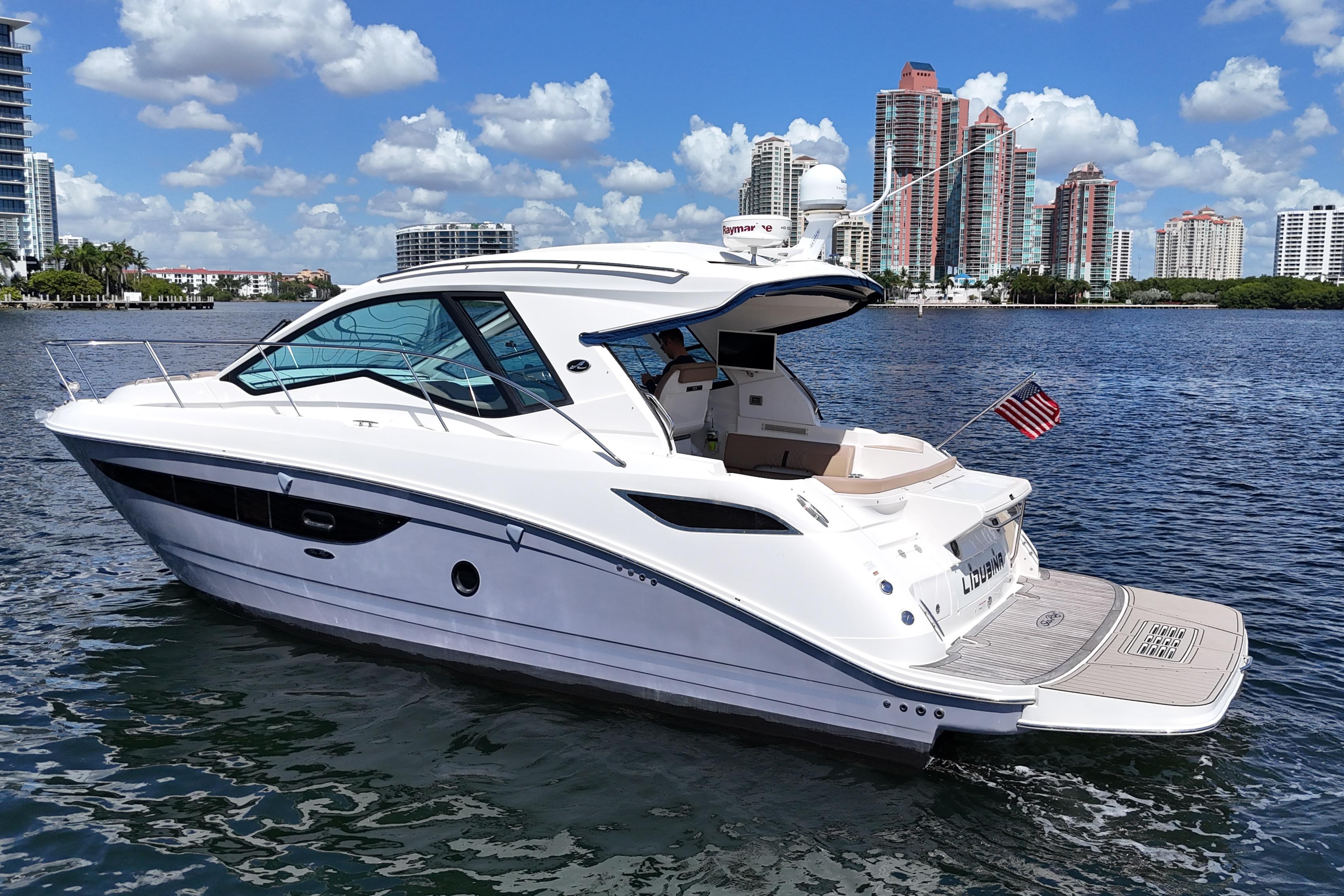 2017 Sea Ray Sundancer 350 Coupe