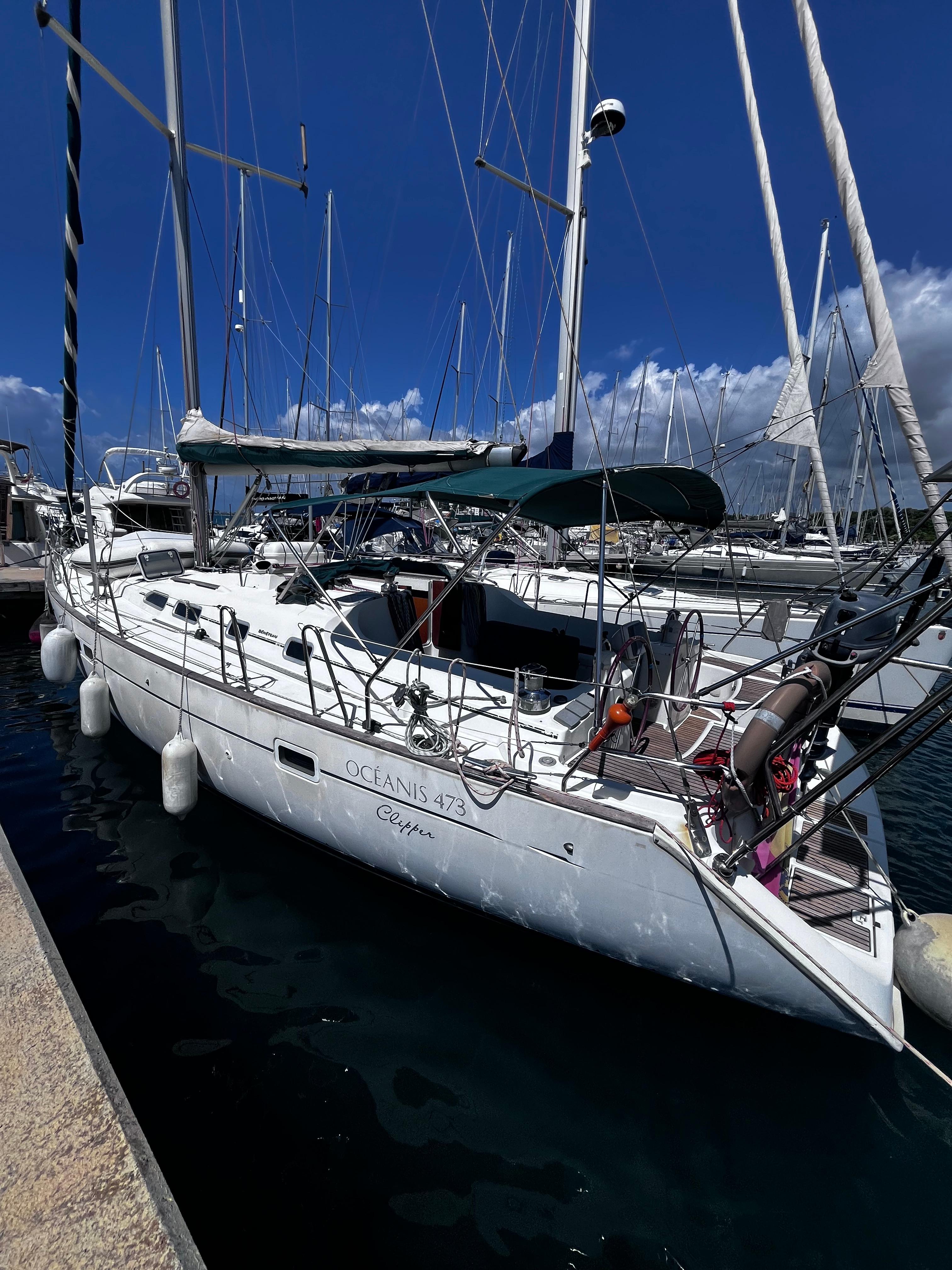 Beneteau Oceanis Clipper 473 2002 Beneteau Oceanis 473 Clipper sailboat docked in marina under clear blue sky.