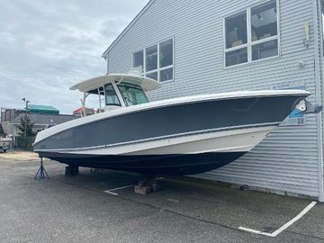 2017 Boston Whaler 350 Outrage