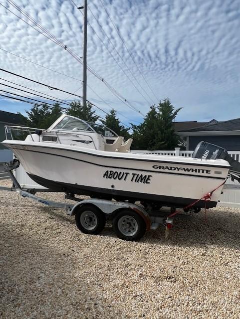 2000 Grady-White Adventure 208