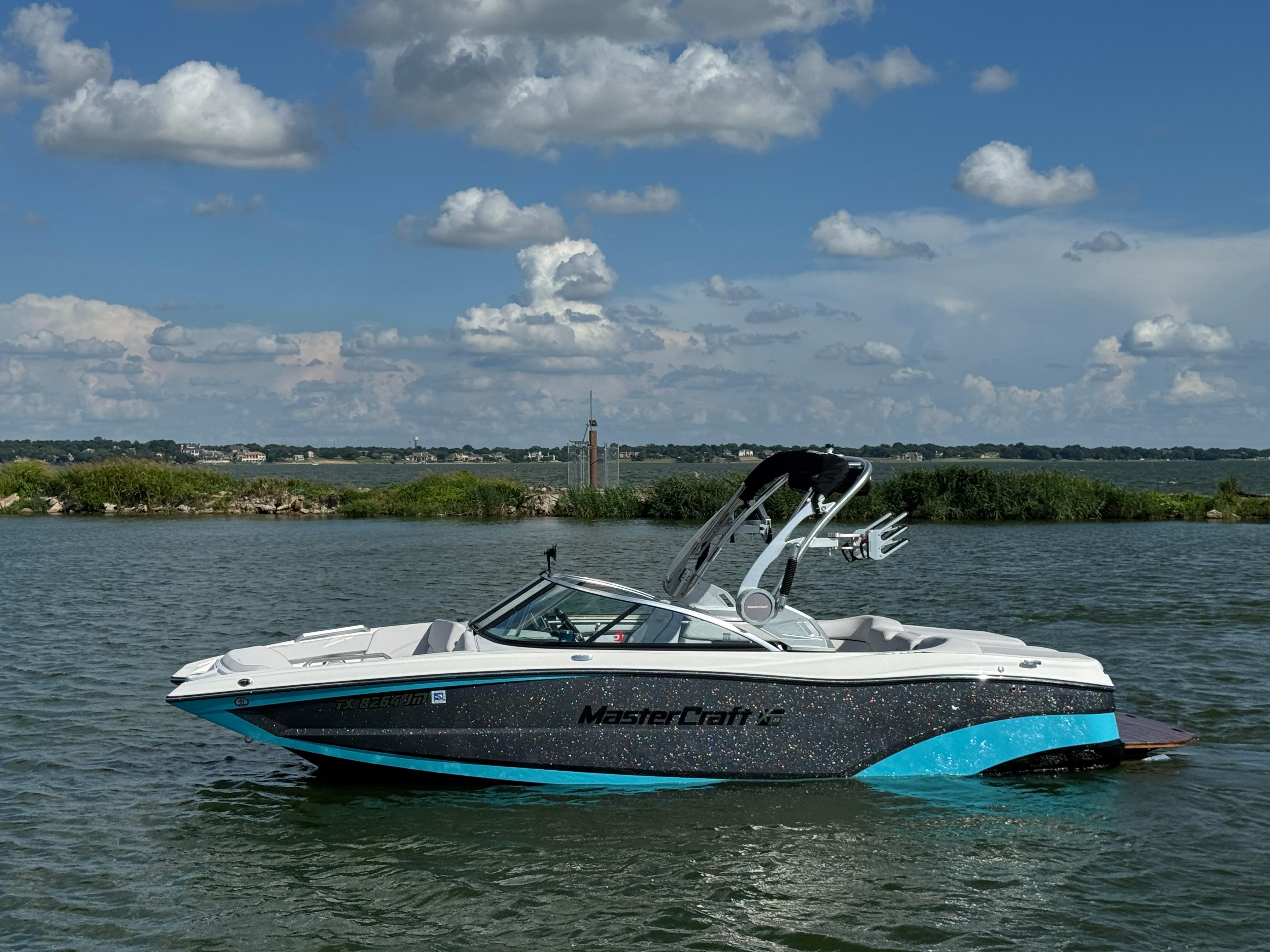2019 MasterCraft XT22