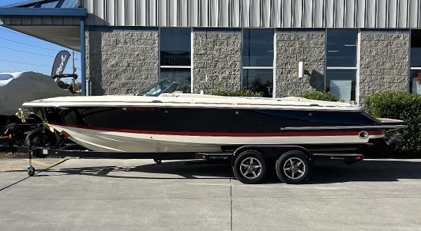 Chris-Craft Launch 27 2020 Chris-Craft Launch 27 boat on trailer, parked outside a building.
