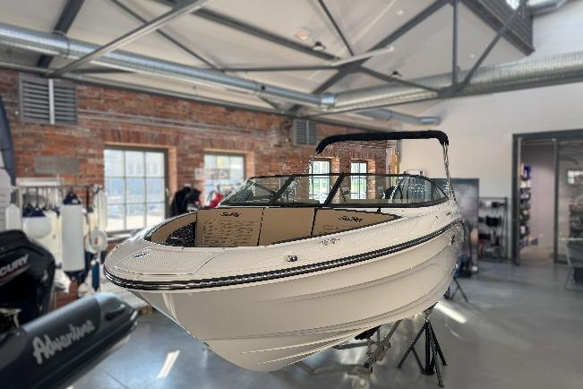 2025 Sea Ray SPX 210
