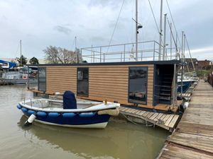 Marina Boats Waterfront Penthouses Waterfront Penthouses Luxury Houseboat Floating Water Lodge