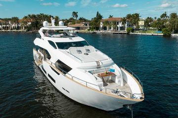 2018 Sunseeker 95 Yacht