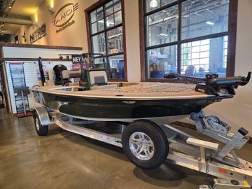 2025 Mako 18 Pro Skiff Backwater Edition