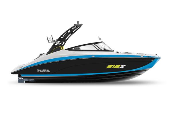 Yamaha Boats 212XD Manufacturer Provided Image