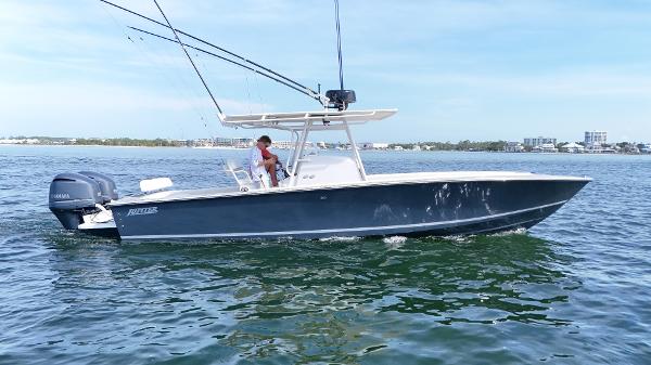 Jupiter 31 Fs 2004 Jupiter 31 FS boat cruising on open water with fishing rods.