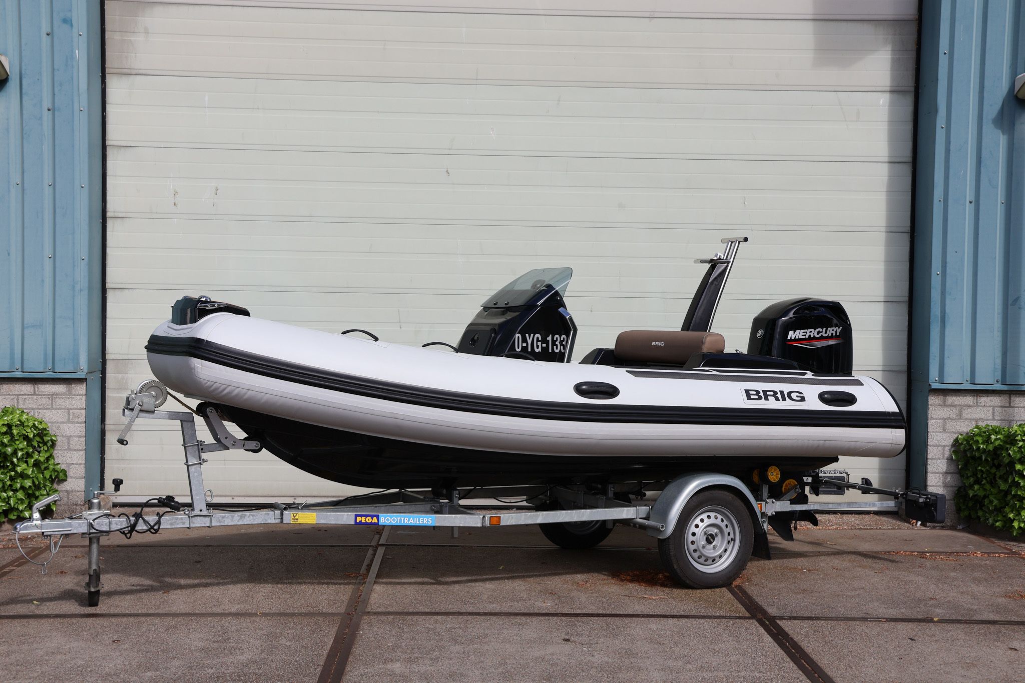 2021 Brig Eagle 4 Met Mercury 60 PK En Pega Trailer