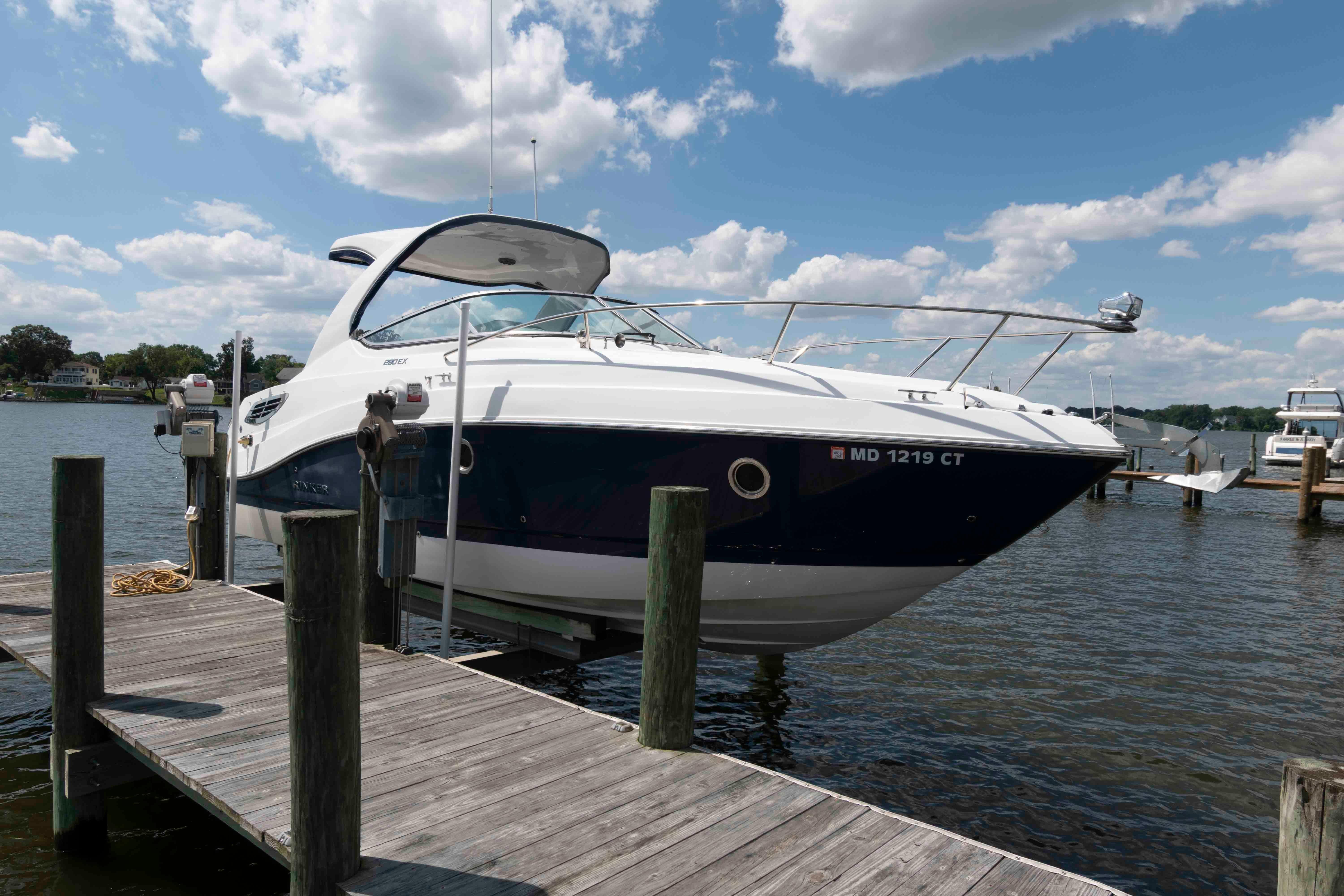 2019 Rinker 290 EX