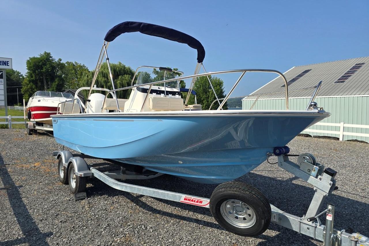 2026 Boston Whaler 190 Montauk
