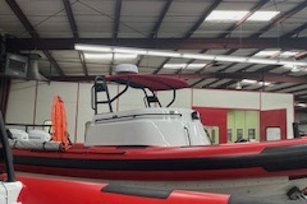 Fluid Watercraft 26 SAR 2025 Fluid Watercraft 26 SAR boat in a warehouse, featuring a red and white design.