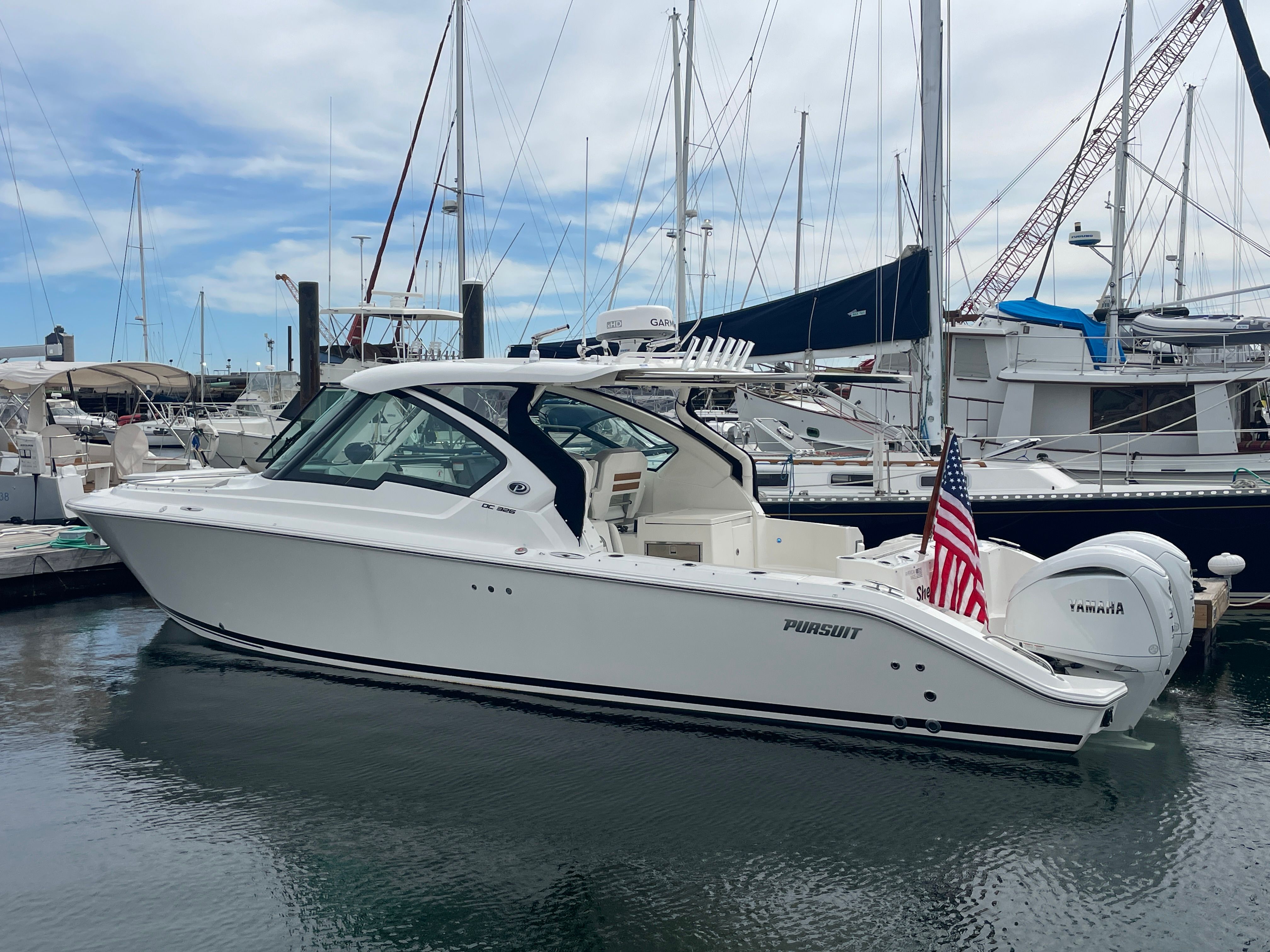 2022 Pursuit DC 326 Dual Console