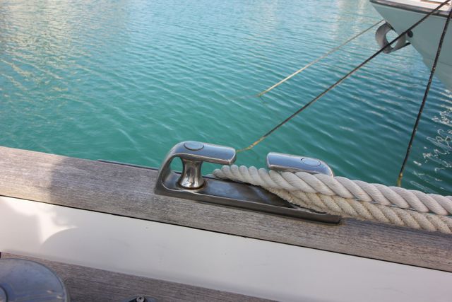 Guide blocks for mooring lines
