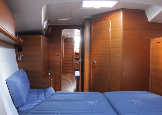 Forward cabin (looking aft)