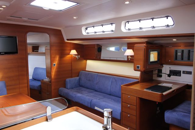Saloon SB side