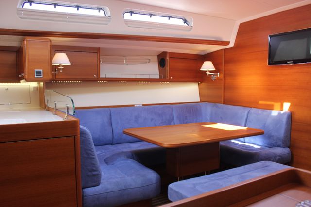 Saloon port side