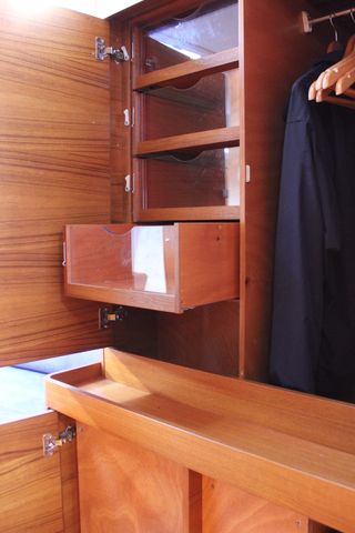 Cabinet section in forward cabin
