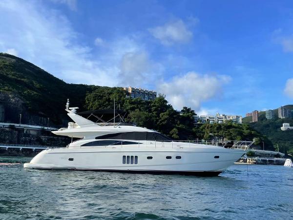 2006 Princess 67 Flybridge