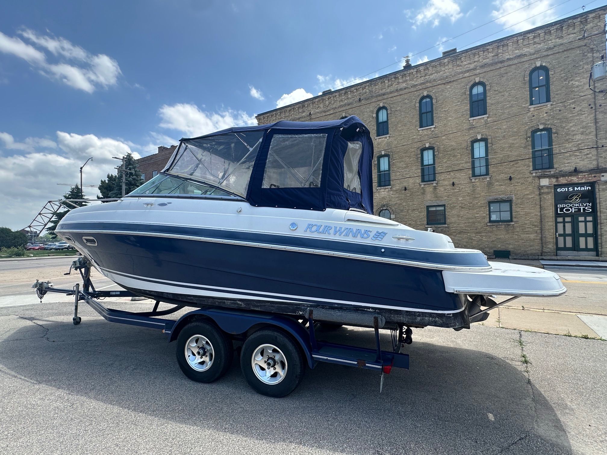 2004 Four Winns 245SD