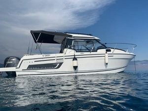 Jeanneau MERRY FISHER 795 SERIE 2 2024 Jeanneau Merry Fisher 795 Serie 2 boat on calm water, side view.
