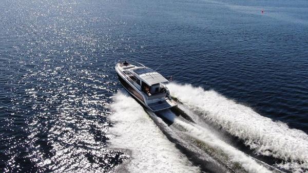 2023 Sealine C335